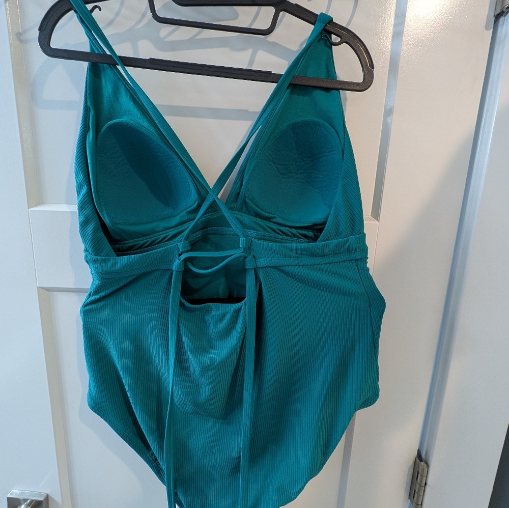 Time & Tru Woman's Ribbed One Piece Plunge Adjustable Halter Swimsuit, XL - Picture 3 of 13